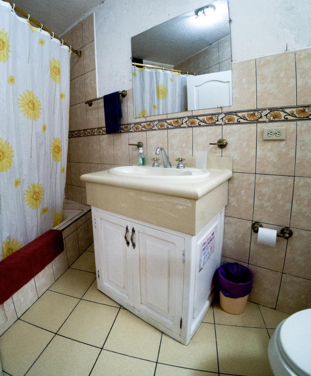 Mayra'S Apartments And Spanish School Baños Buitenkant foto